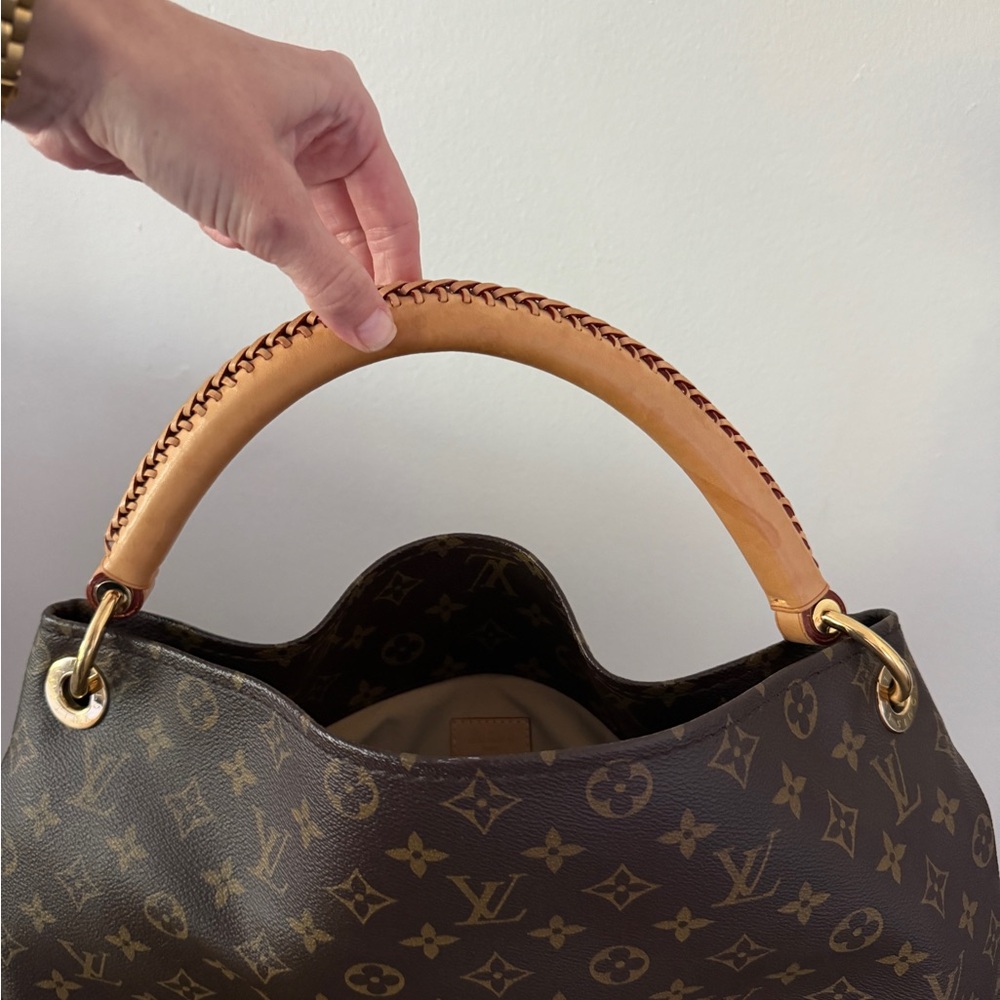 Louis Vuitton Artsy MM Monogram Hobo Bag ✨ - Picture 15 of 16